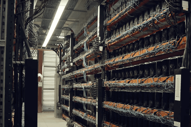 Bitcoin Miners Slash Hashcost Ahead of Halving: IREN, CLSK, HIVE